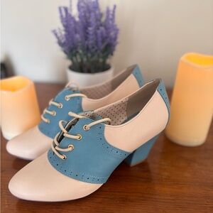 B.A.I.T. Footwear Blue & White Block Heel Oxford Shoes – Size 8.5